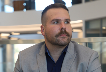 Adam-MacCallum,Jim Pope Fellow and translational research advocate in Georgia Tech’s Wallace H. Coulter Department of Biomedical Engineering, sits pensively, looking out.